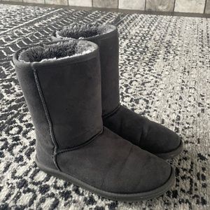 Pre-loved winter boots, size 8 gray